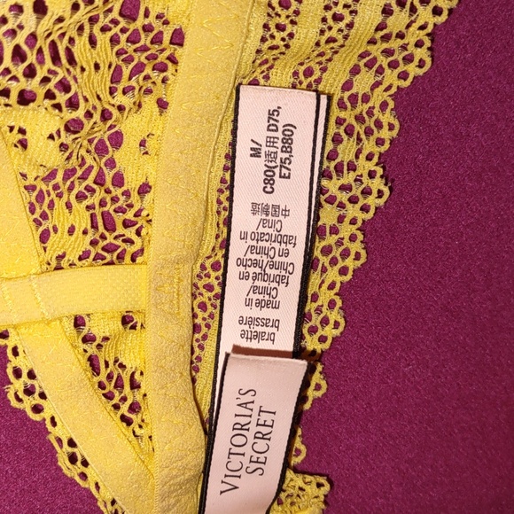 Bundle of Two Bras from Victoria's Secret size Medium - Picture 3 of 6